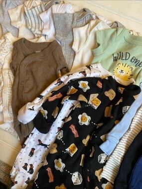 Newborn Baby 16 Piece Bundle! Bodysuits, Pants, Sleepers    #55